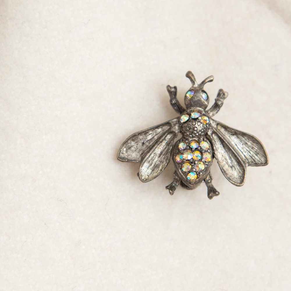 Antique look pewter neutral honey bee brooch with stones dainty unique style - Picture 3 of 5